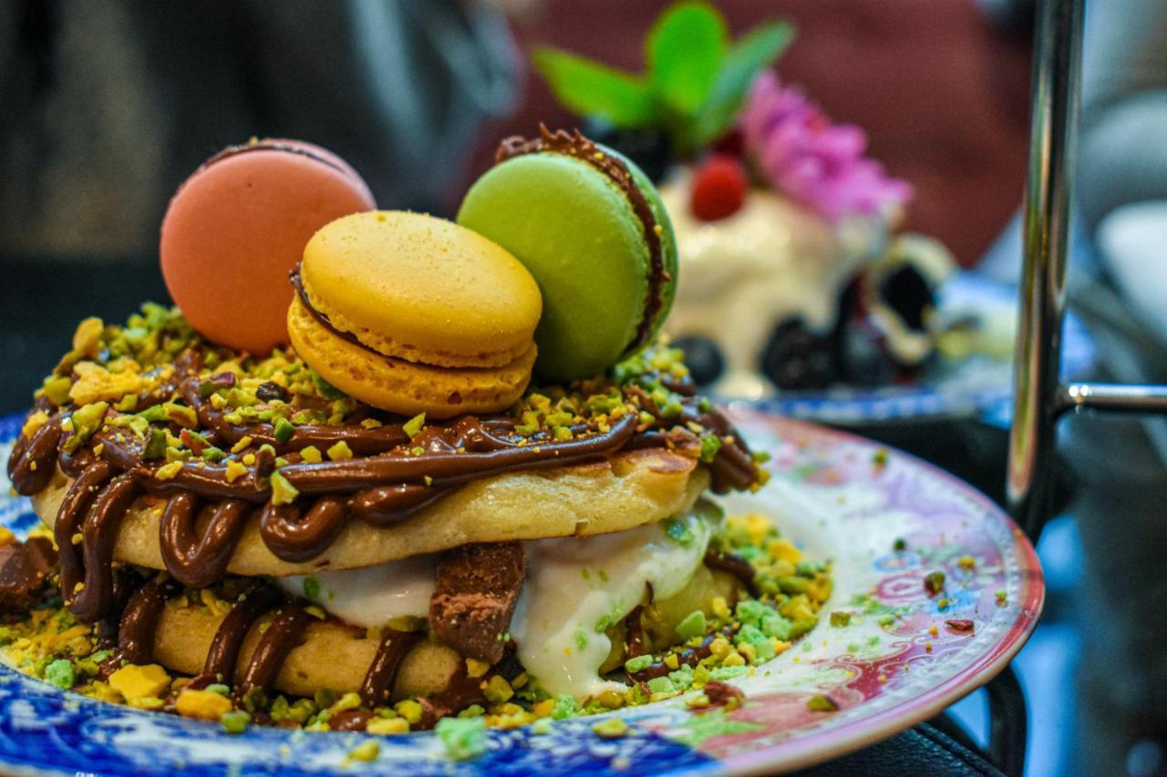 Hotel Palazzo Cornalia à Milan Extérieur photo A mille-feuille with macarons
