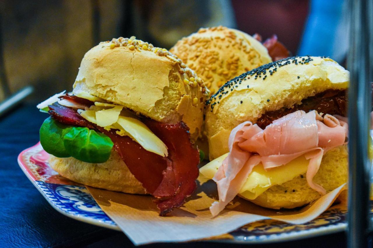 Hotel Palazzo Cornalia à Milan Extérieur photo A selection of sandwiches