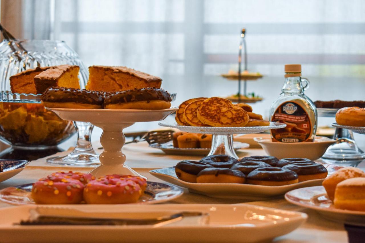 Hotel Palazzo Cornalia à Milan Extérieur photo A selection of desserts