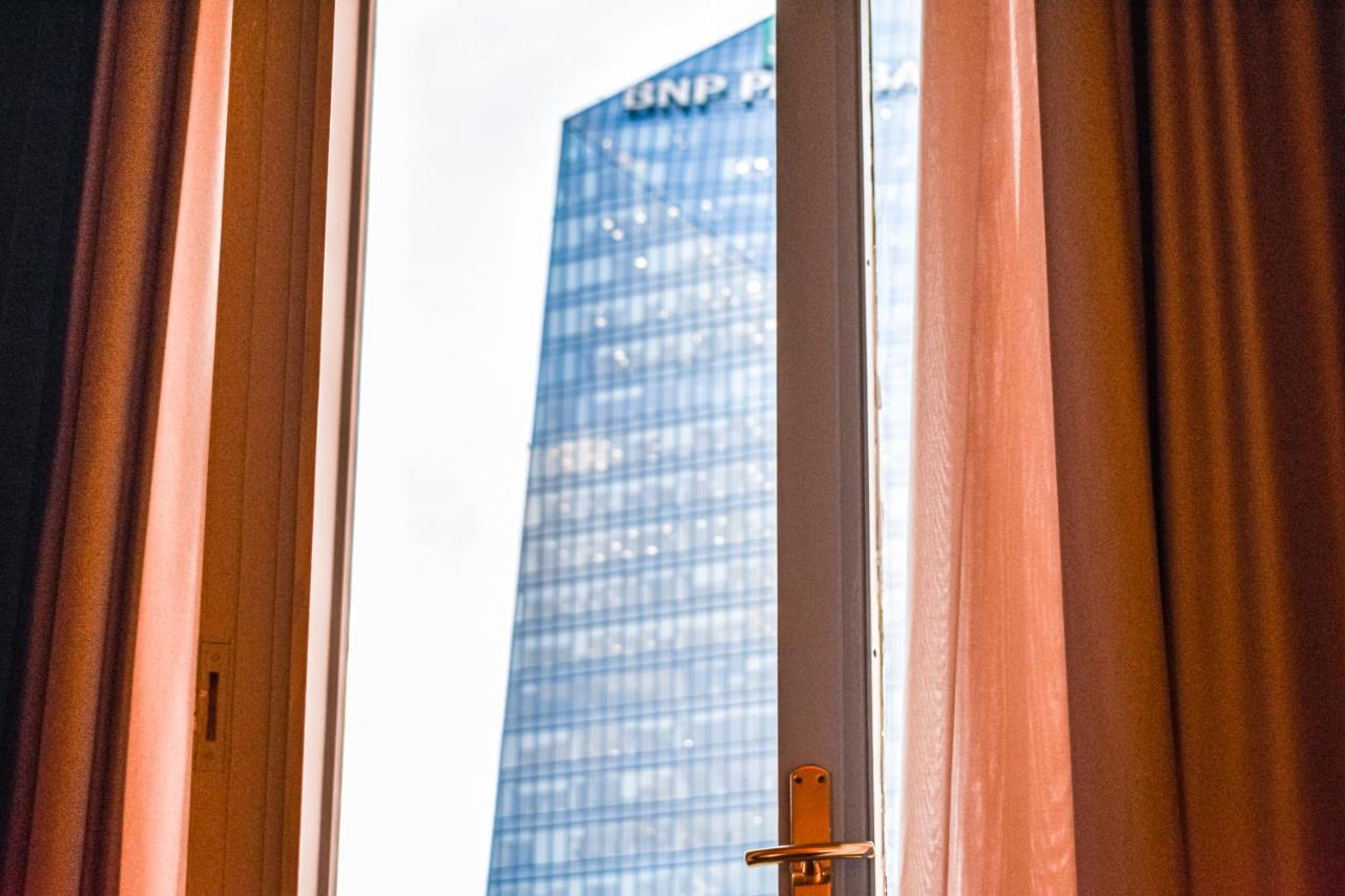 Hotel Palazzo Cornalia à Milan Extérieur photo The hotel's view of the CN Tower