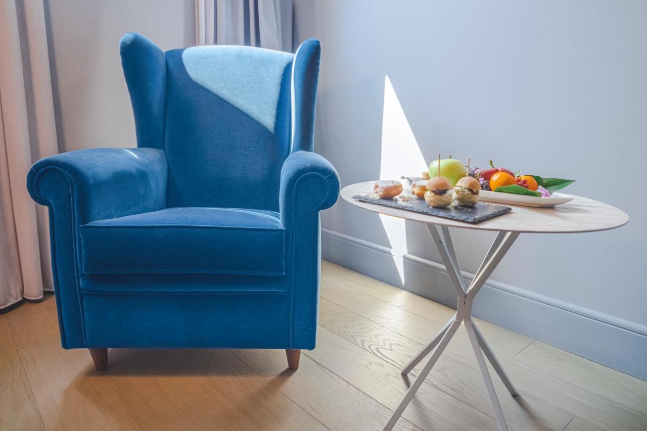 Hotel Palazzo Cornalia à Milan Extérieur photo A blue armchair