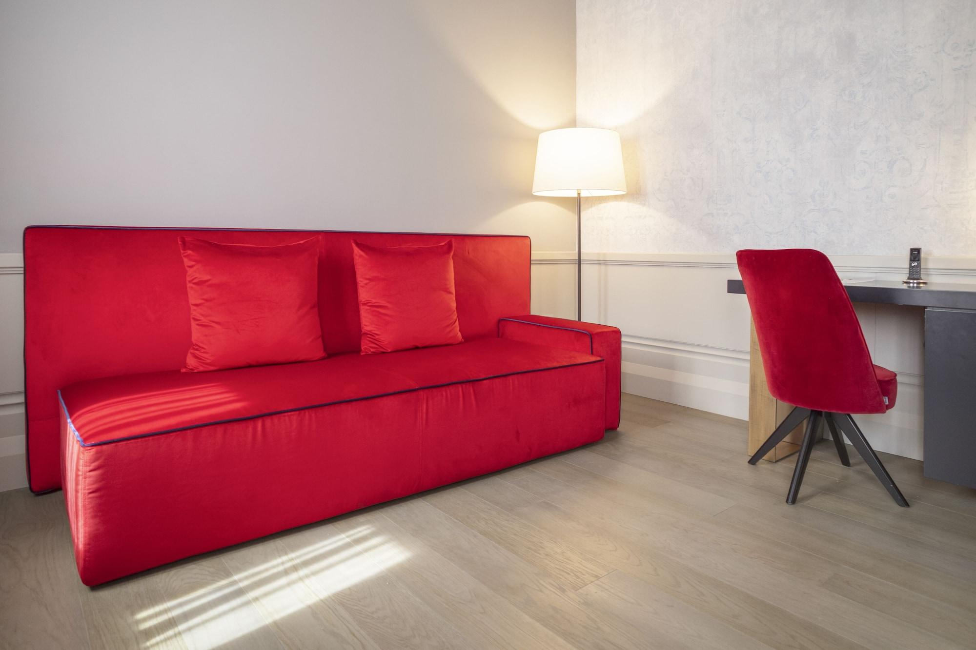 Hotel Palazzo Cornalia à Milan Extérieur photo A red sofa
