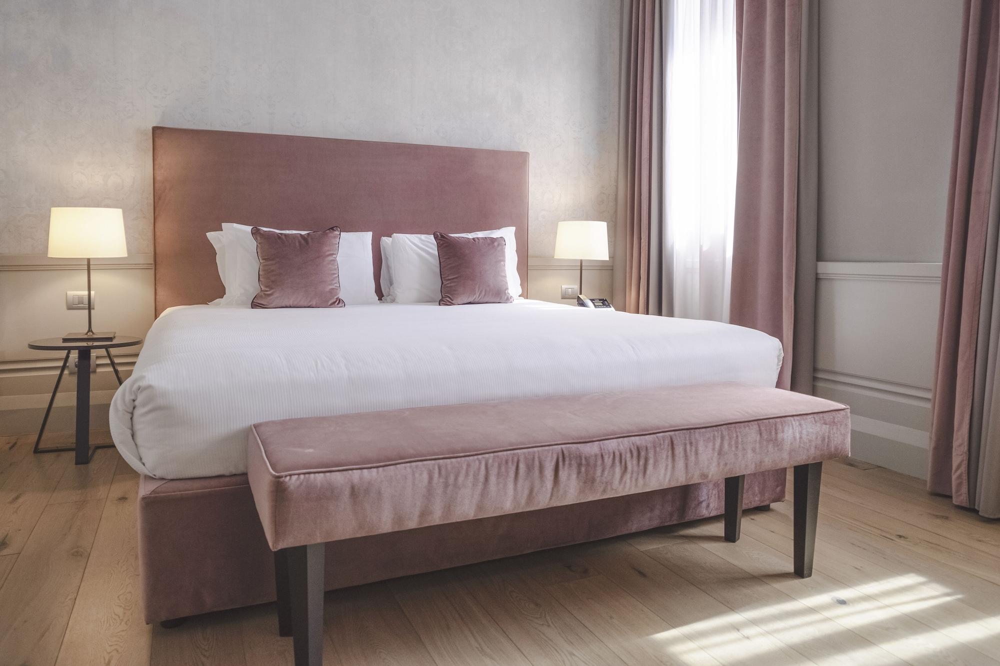 Hotel Palazzo Cornalia à Milan Extérieur photo A bedroom at the hotel