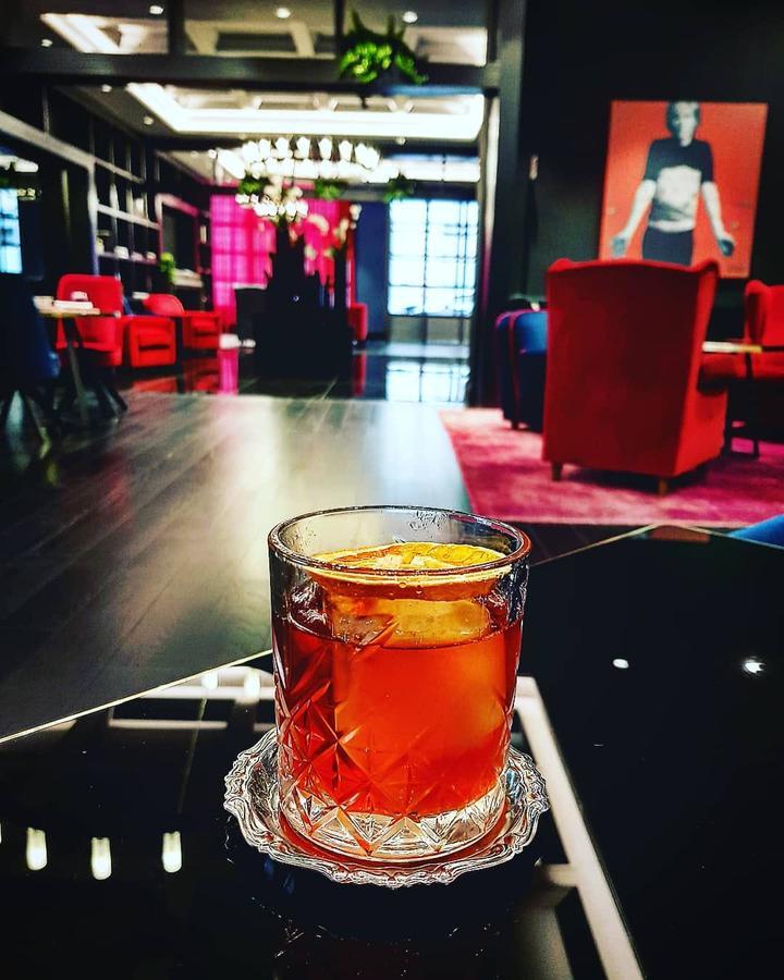 Hotel Palazzo Cornalia à Milan Extérieur photo A Negroni cocktail
